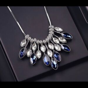 💙 New stunning  crystal bib statement necklace 💙
